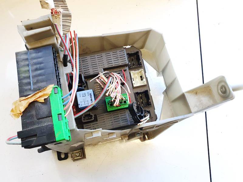 9637466180 Citroen C5 2001 Fuse box