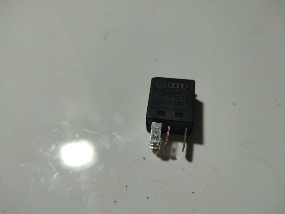 8Z0951253 Skoda Octavia 2008 Relay module