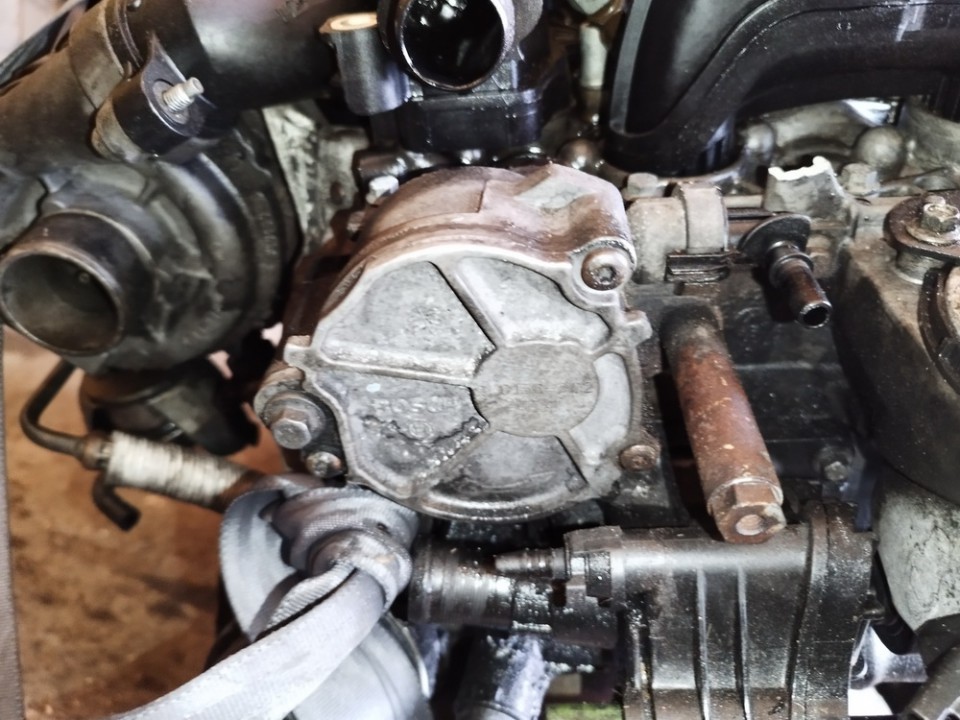 D1562C2 Mazda 3 2006 Brake Vacuum Pump