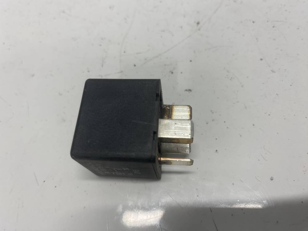 MR301971 Mitsubishi Pajero 2002 Relay module - Thumbnail 3