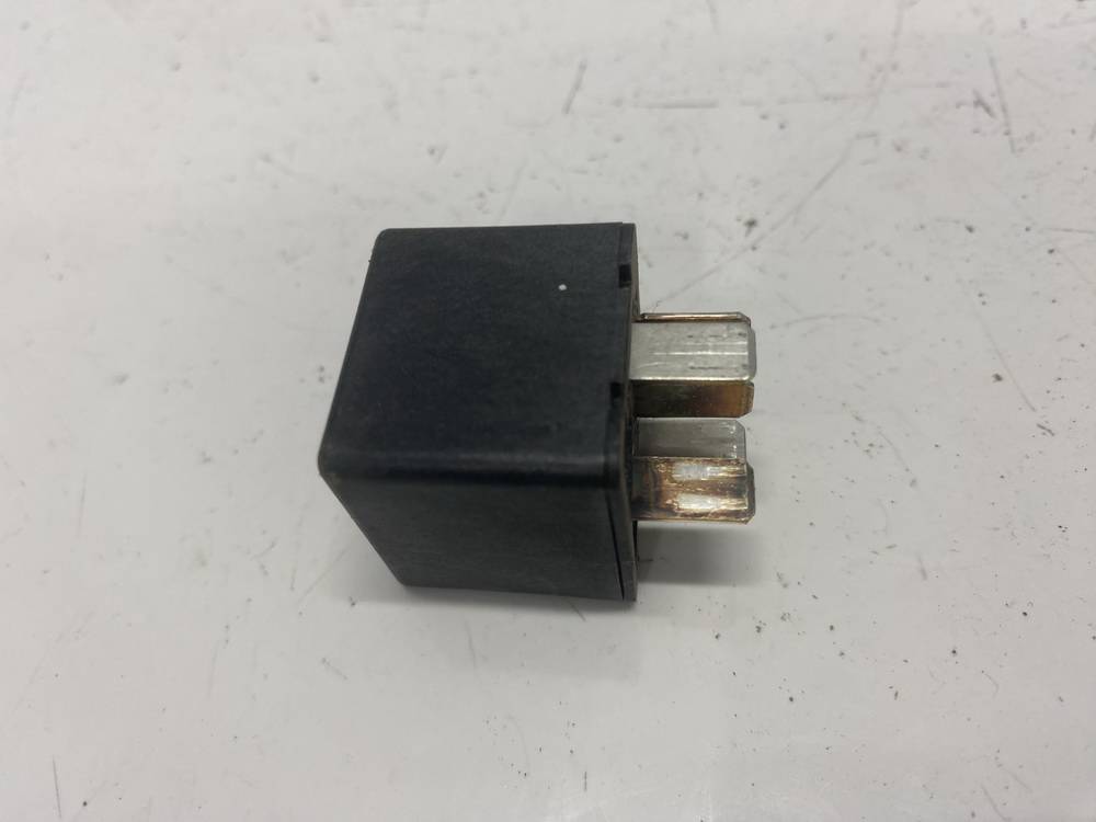 MR301971 Mitsubishi Pajero 2002 Relay module