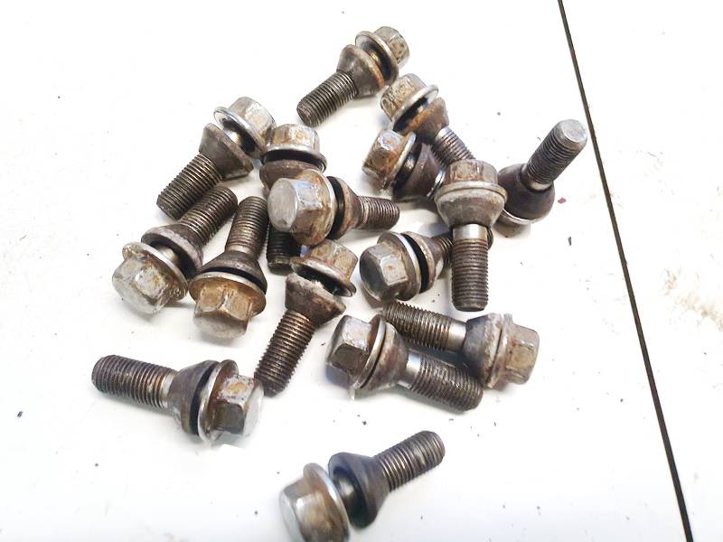 Volvo V70 2010 Zestaw śrub kół