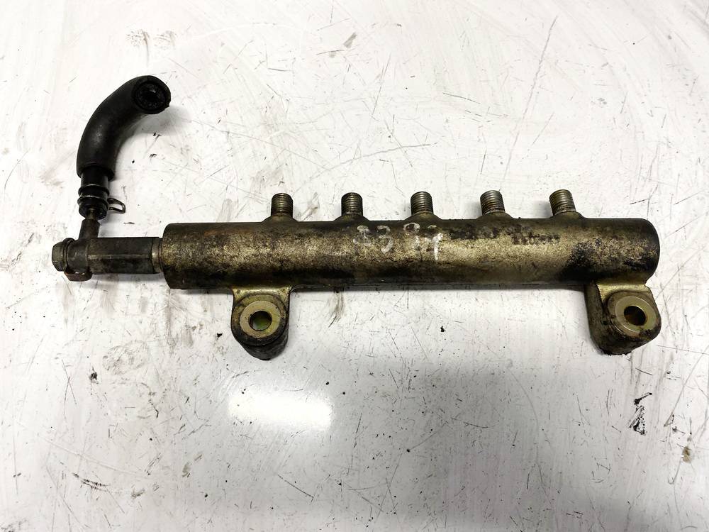Nissan Primera 2003 Fuel injector rail (injectors)(Fuel distributor)