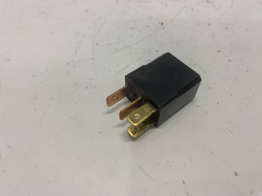 MR588567 Mitsubishi Pajero 2002 Relay module
