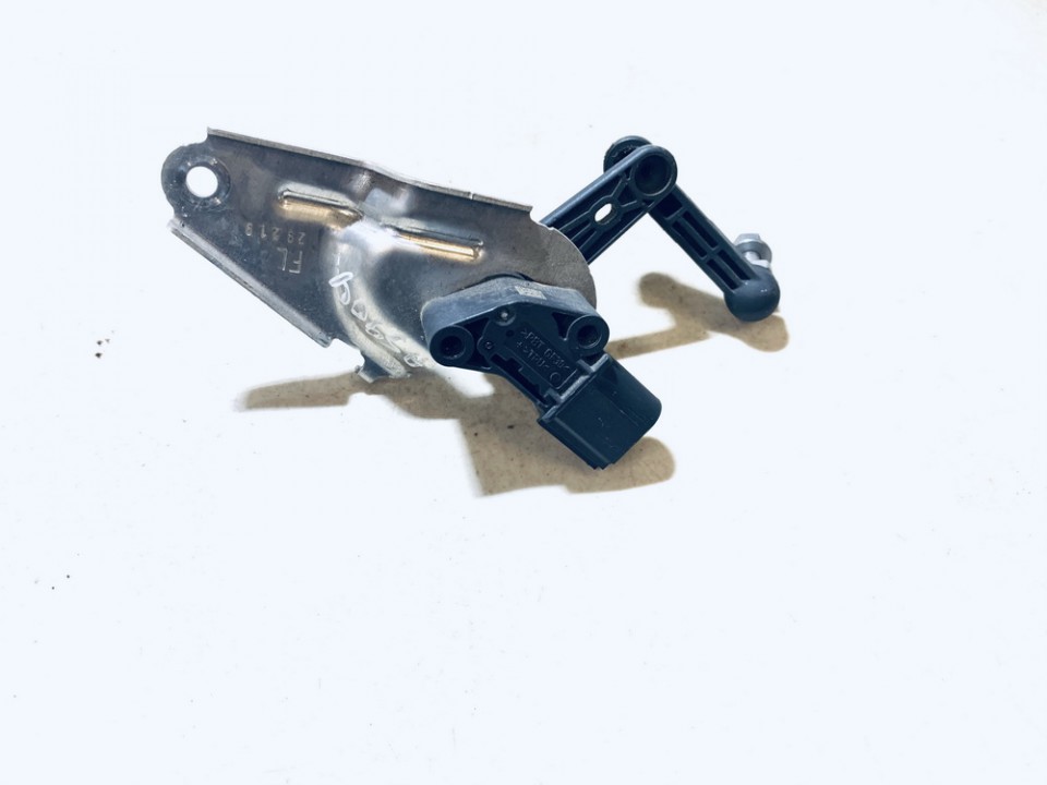 104494100B Tesla Model 3 2020 Xenon aukscio daviklis