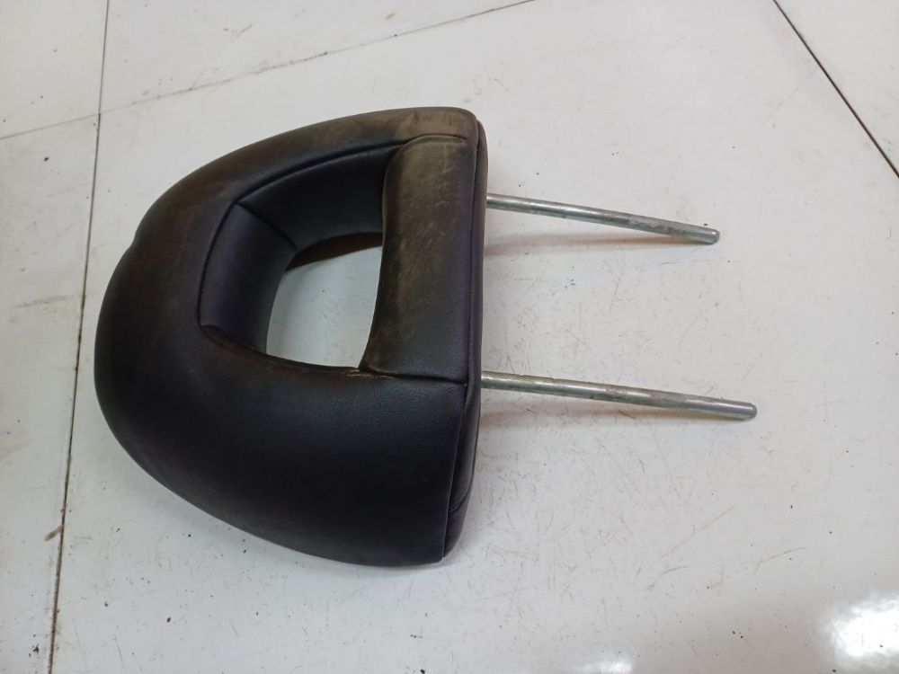 Mitsubishi Pajero 2002 Seat headrest - Thumbnail 3
