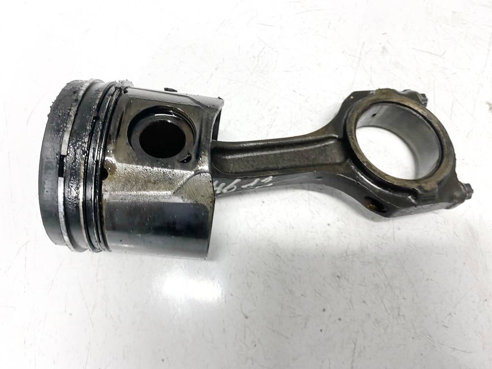 Ford Focus 2002 Piston and Conrod (Connecting rod)