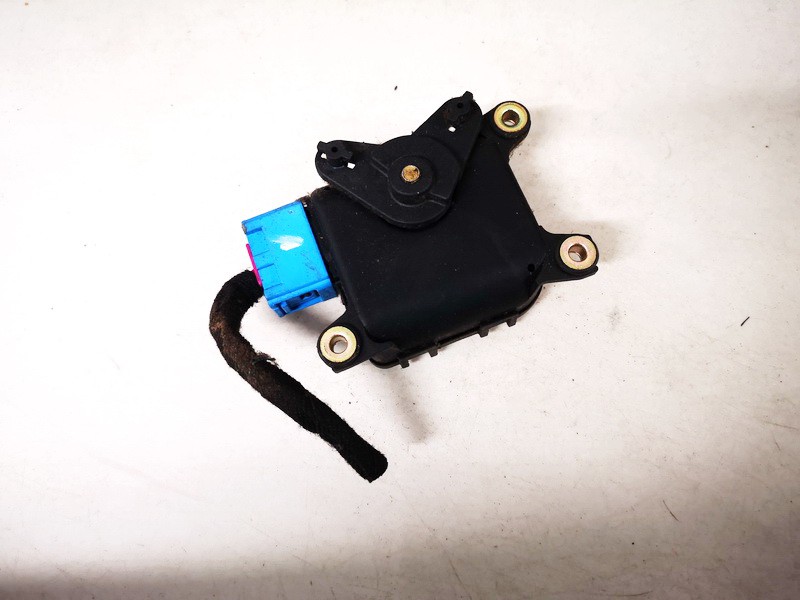 8D1820511B Audi A4 1999 Sildītāja vārsta motoriņš - Thumbnail 3