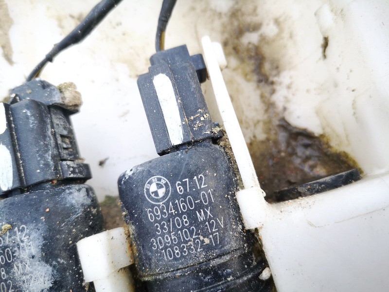 6712693416001 6712693416001 Windshield Windscreen Washer Pump BMW X5