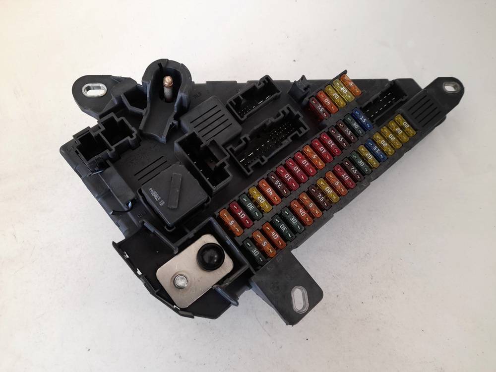 690661804 BMW 5-Series 2006 Fuse box