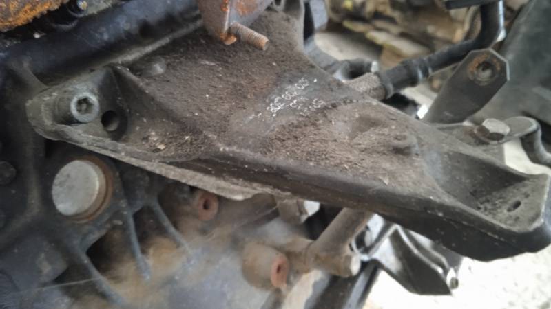 8D0199308L Volkswagen Passat 1998 Engine Mount Bracket and Gearbox Mount Bracket - Thumbnail 2