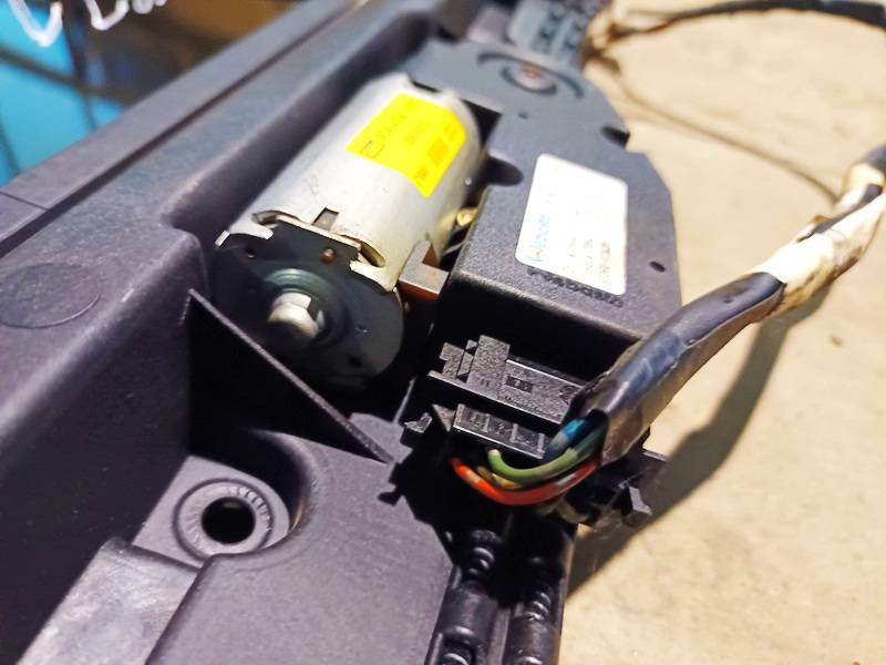 404.424 Toyota Corolla 2004 Sunroof Motor - Thumbnail 2