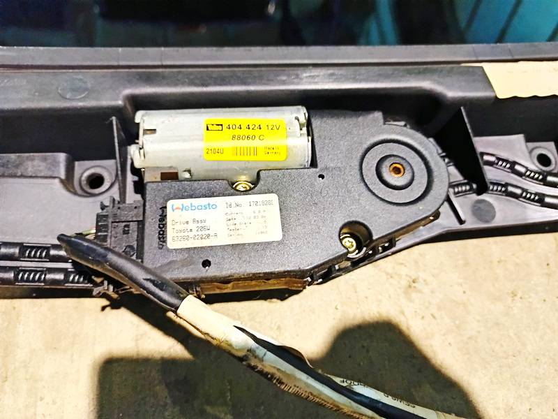 404.424 Toyota Corolla 2004 Sunroof Motor