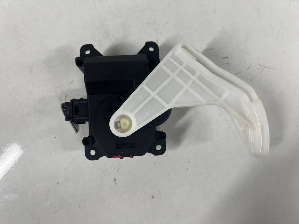 AE0637008930 Toyota Corolla Verso 2006 Heater Vent Flap Control Actuator Motor