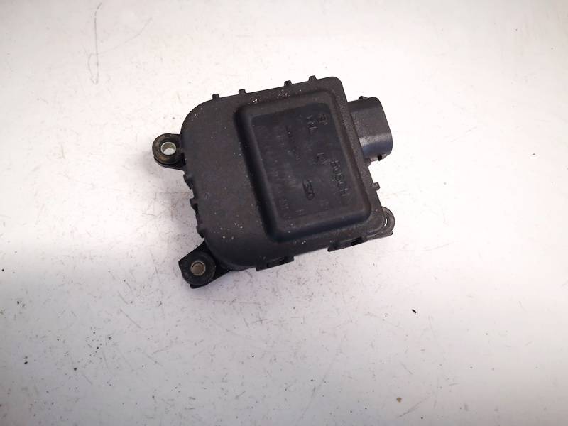 8D2820511C Volkswagen Passat 1999 Heater Vent Flap Control Actuator Motor