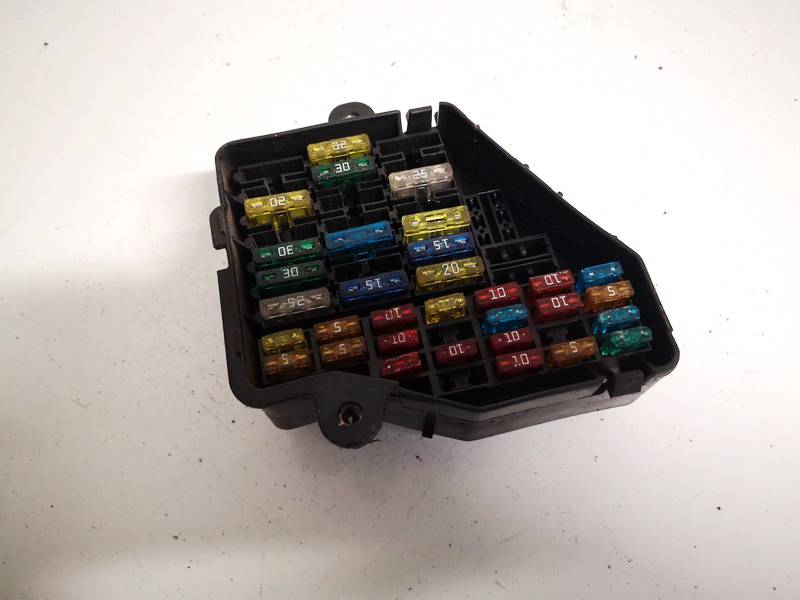 8D2941824 Audi A6 2002 Fuse box