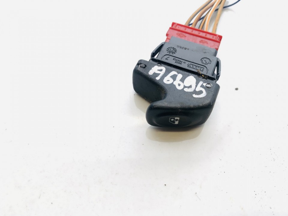 Renault Scenic 1999 Przycisk sterowania szybą (przyciski podnoszenia szyby)