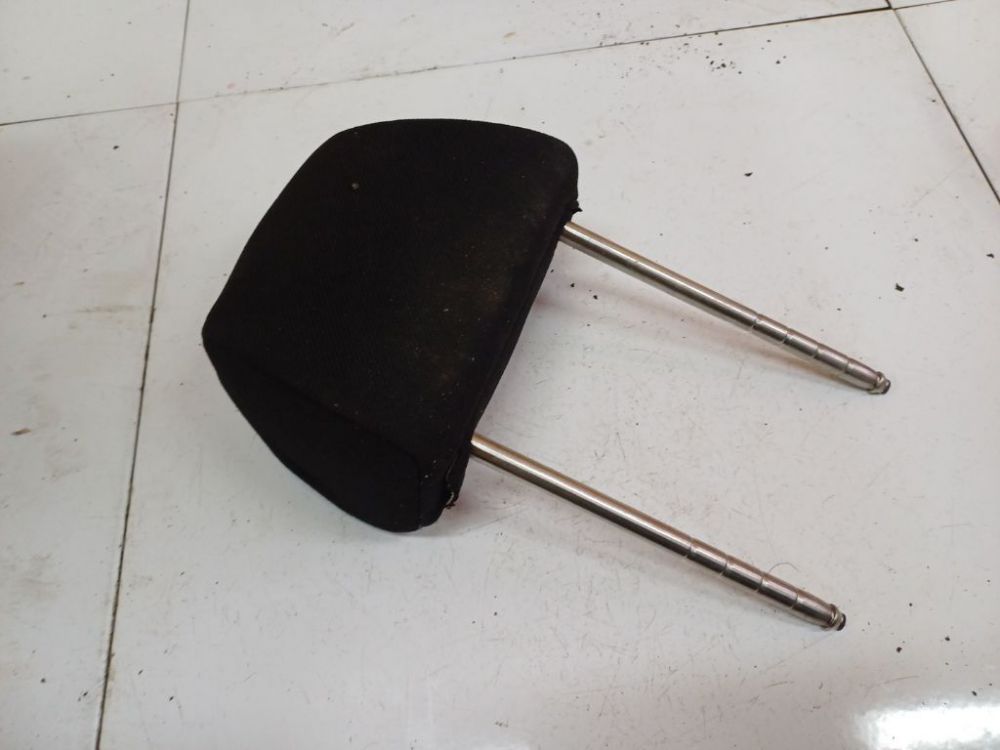 Volkswagen Golf 2000 Seat headrest