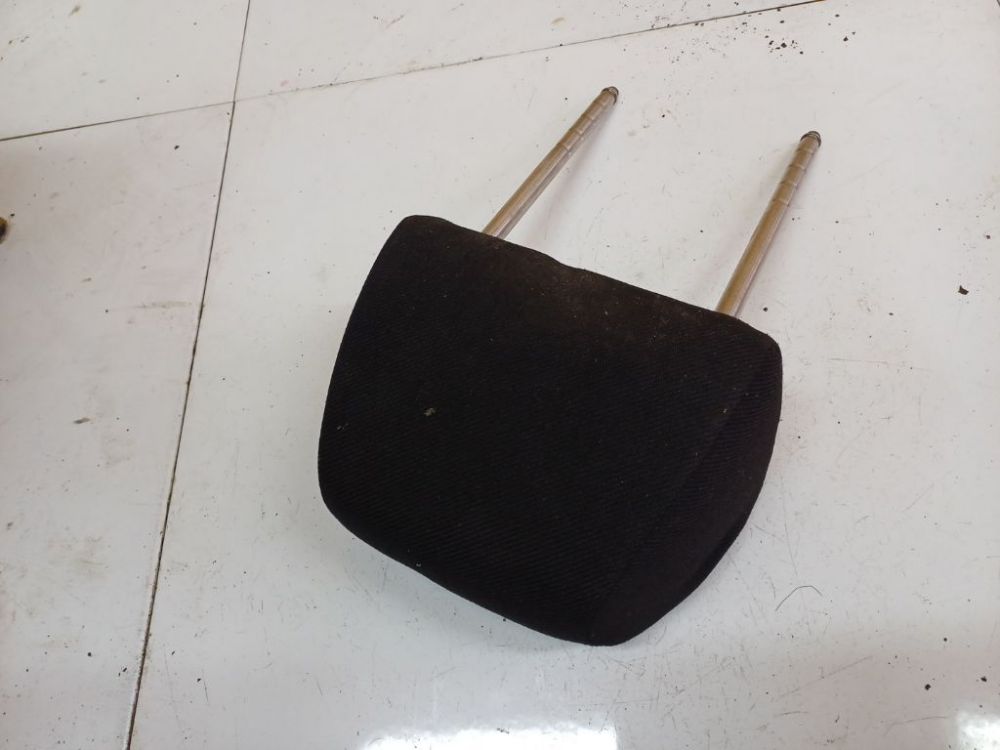 Volkswagen Golf 2000 Seat headrest - Thumbnail 2