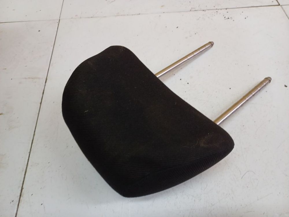 Volkswagen Golf 2000 Seat headrest - Thumbnail 4