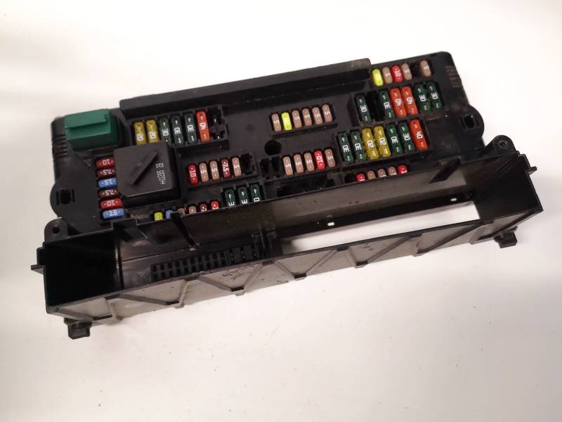 923442101 BMW 5-Series 2010 Fuse box