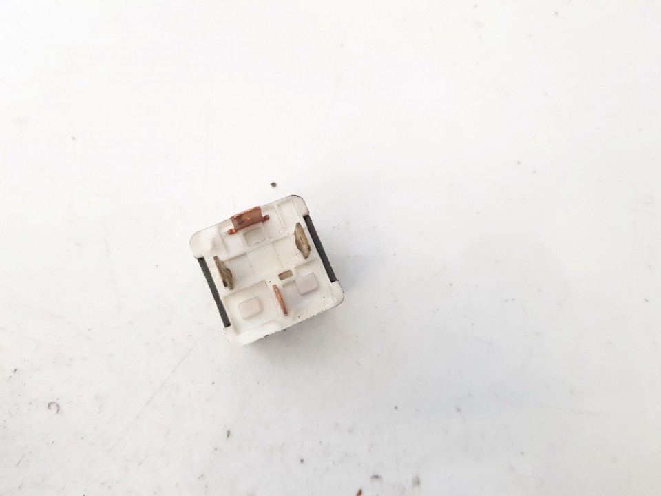 141951253B Volkswagen Golf 2002 Relay module - Thumbnail 3