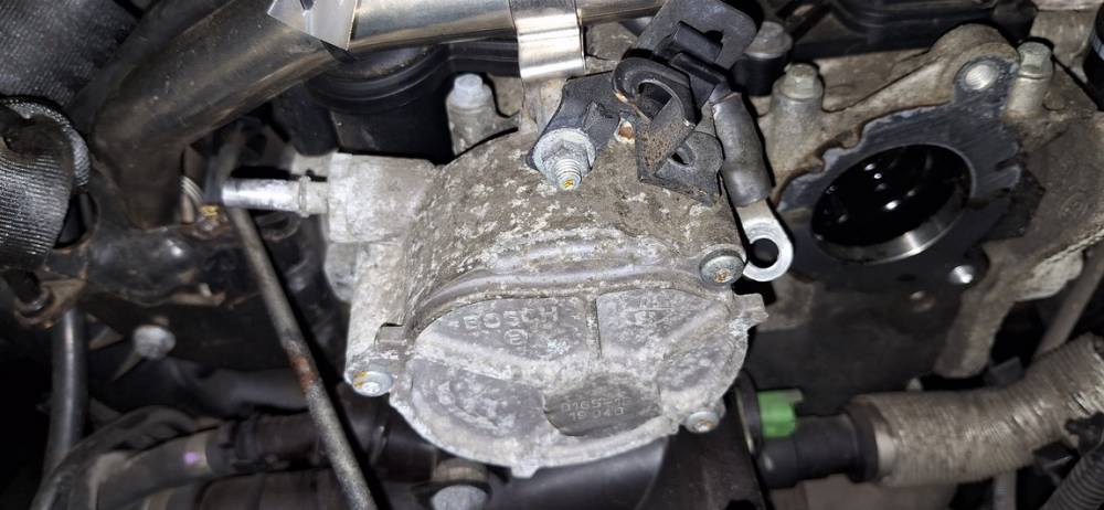 D1651B Volvo V50 2005 Насос вакуумный - Thumbnail 2