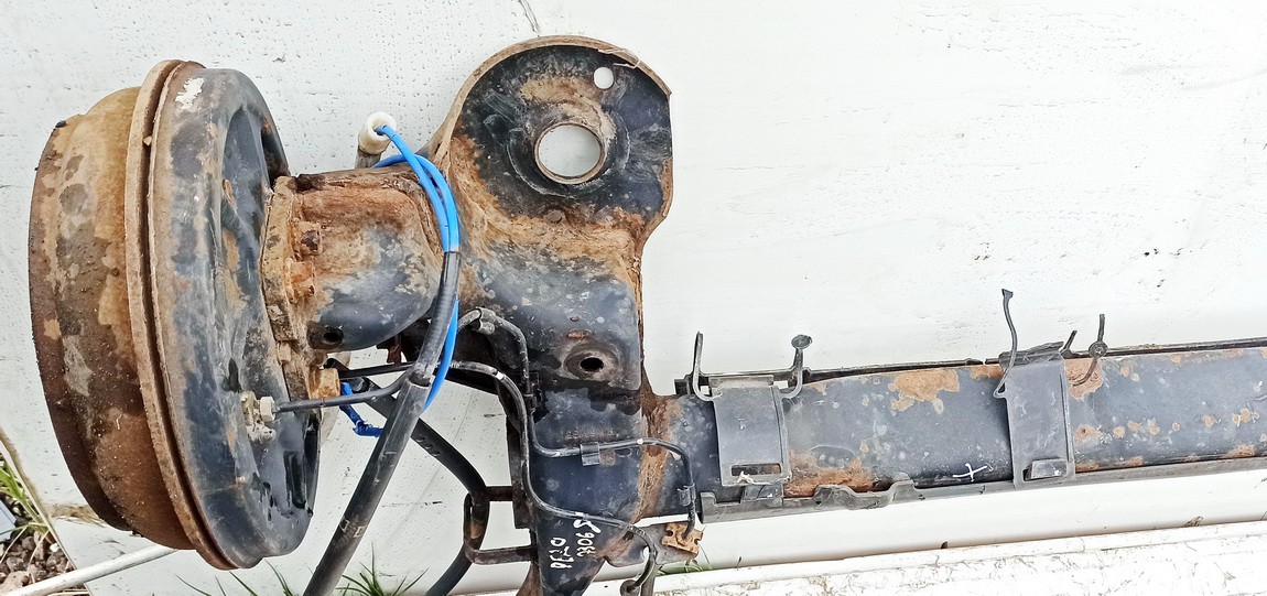 Peugeot 207 2009 Pont Axial Arrière Avec Moyeux Supports Broche - Thumbnail 3