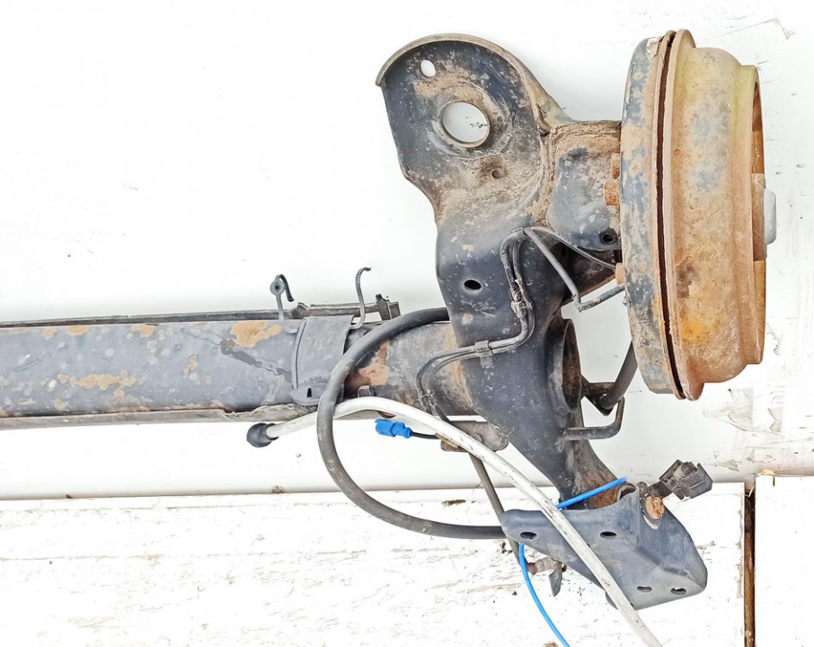 Peugeot 207 2009 Pont Axial Arrière Avec Moyeux Supports Broche - Thumbnail 2