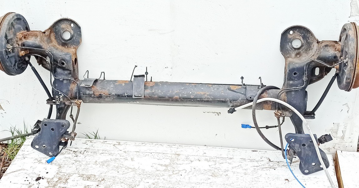 Peugeot 207 2009 Pont Axial Arrière Avec Moyeux Supports Broche