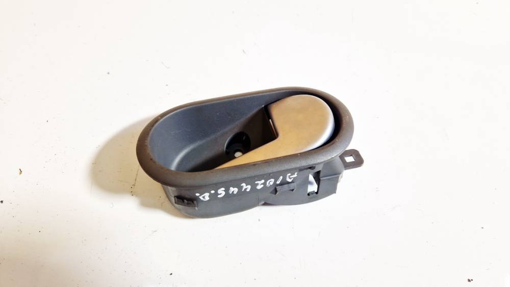 2S61A22600ADW Ford Fiesta 2002 Iekšējais atvēršanas rokturītis - AIZMUGURE PA LABI