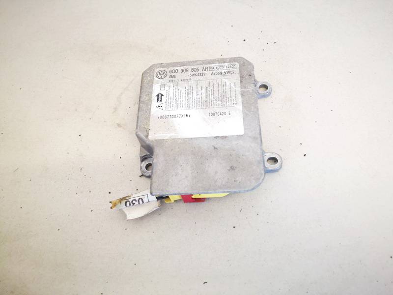 6Q0909605AH Volkswagen Caddy 2007 srs-turvatyynyn tietokone – turvatyynyn ohjausyksikkö