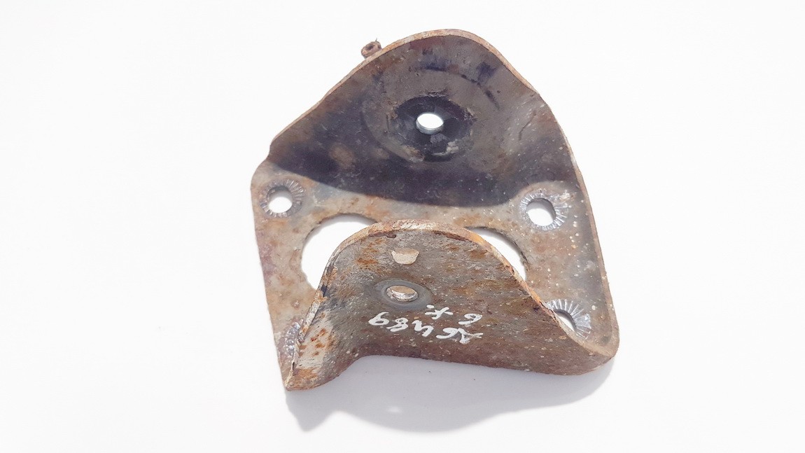 Audi A3 1997 Poikittaisen tukivarren kiinnike - TAKANA VASEMMALLA - Thumbnail 3