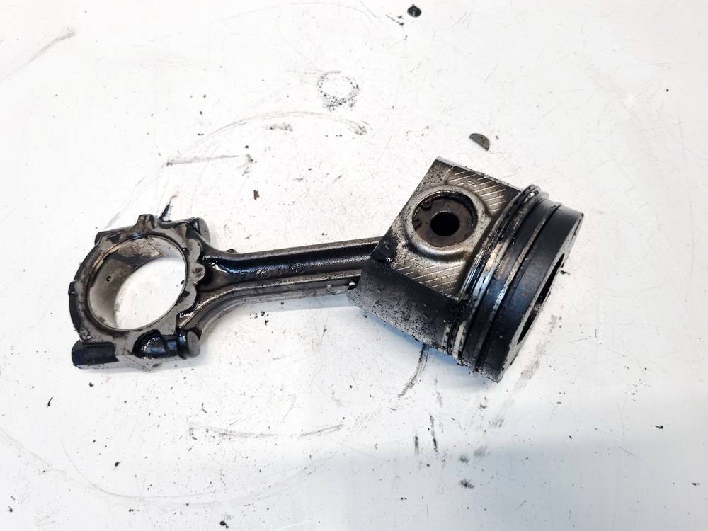 Nissan X-Trail 2002 Piston and Conrod (Connecting rod)