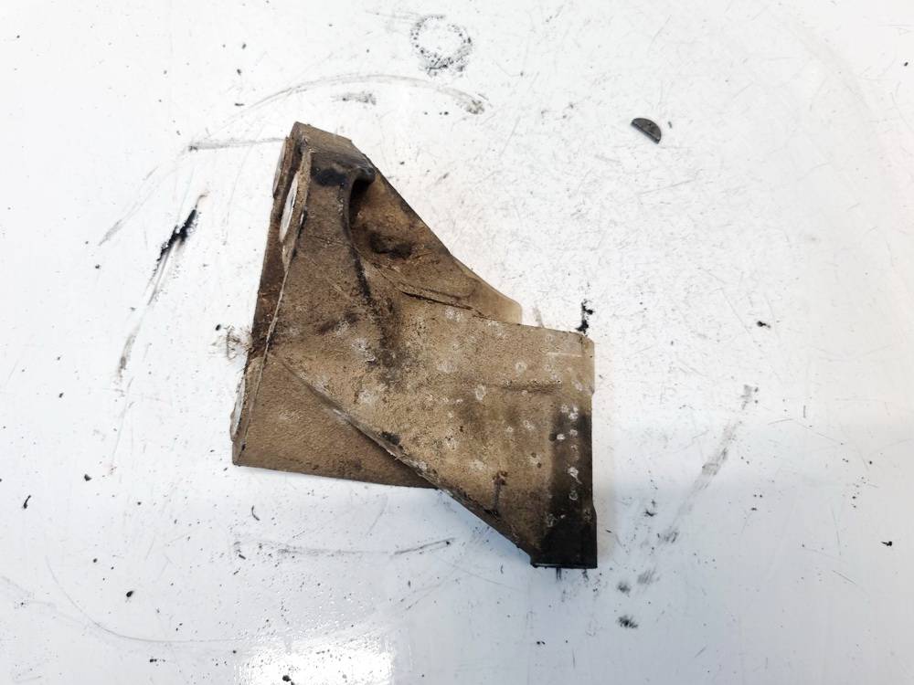 Nissan X-Trail 2002 Engine Mount Bracket and Gearbox Mount Bracket