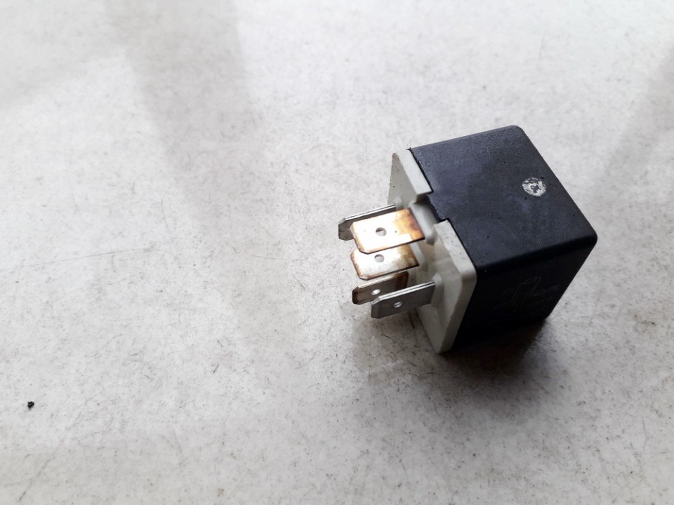 90191753 USED Relay module Opel Vectra 2000 2.0L 4EUR EIS00780371