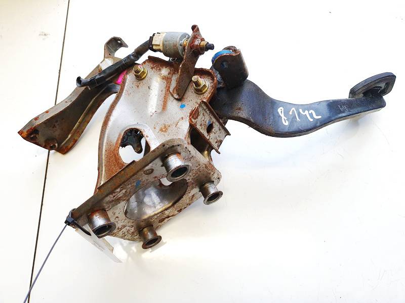 Toyota Previa 2002 Bremžu pedālis