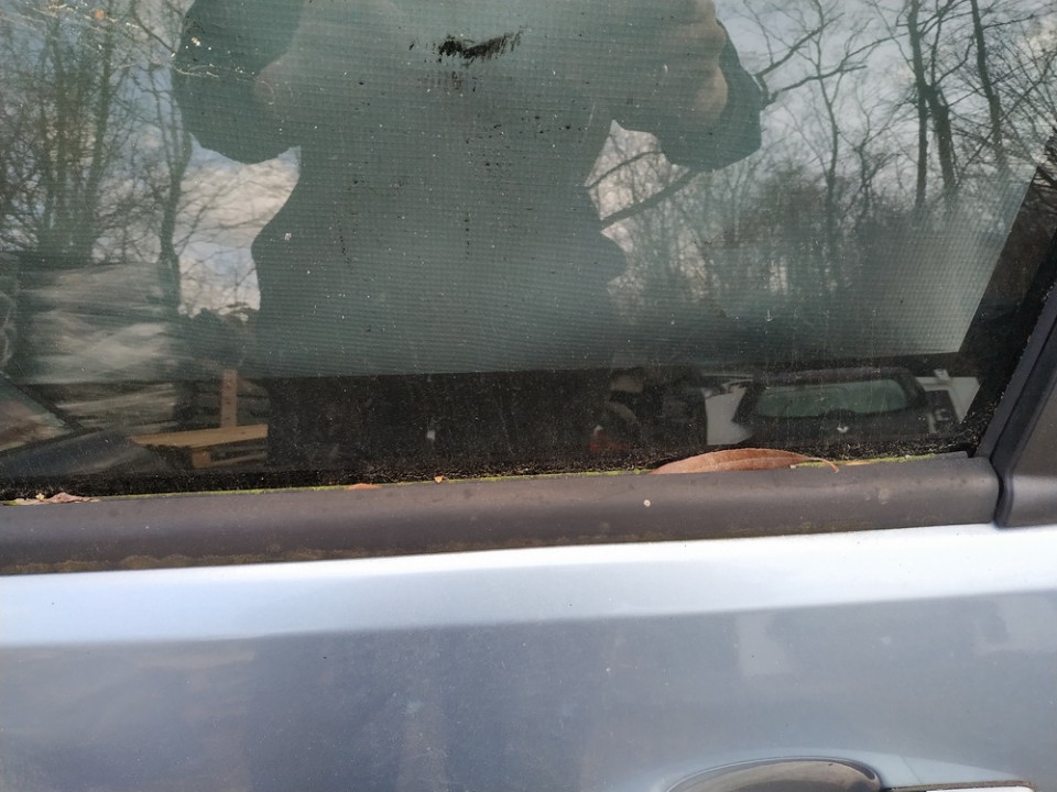 Ford C-MAX 2007 Durvju stikla sloksne - AIZMUGURE PA KREISI - Thumbnail 3