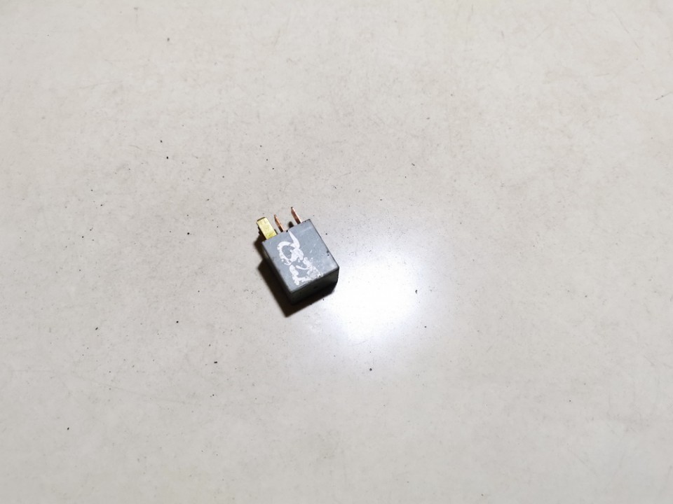 2D000952252D000 Kia Ceed 2010 Przekaźnik