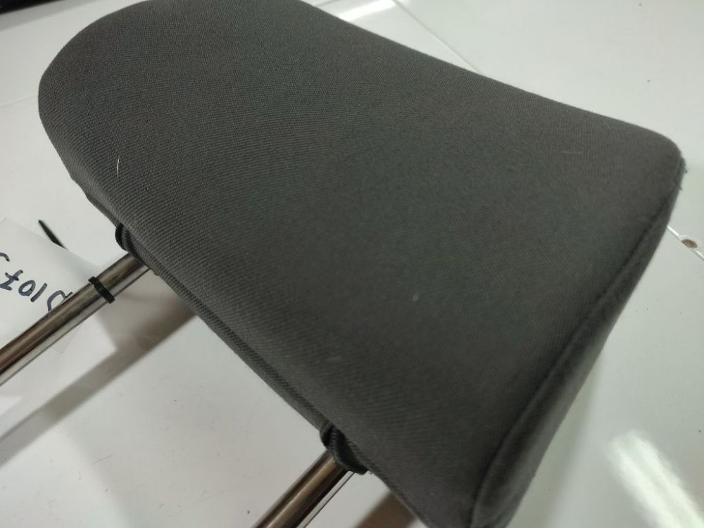 Volkswagen Golf 2004 Reposacabezas del asiento - Thumbnail 3