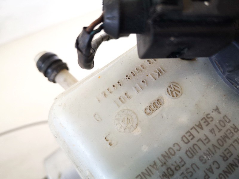 1k1611301d used Brake Master Cylinder Reservoir Volkswagen Touran 2005