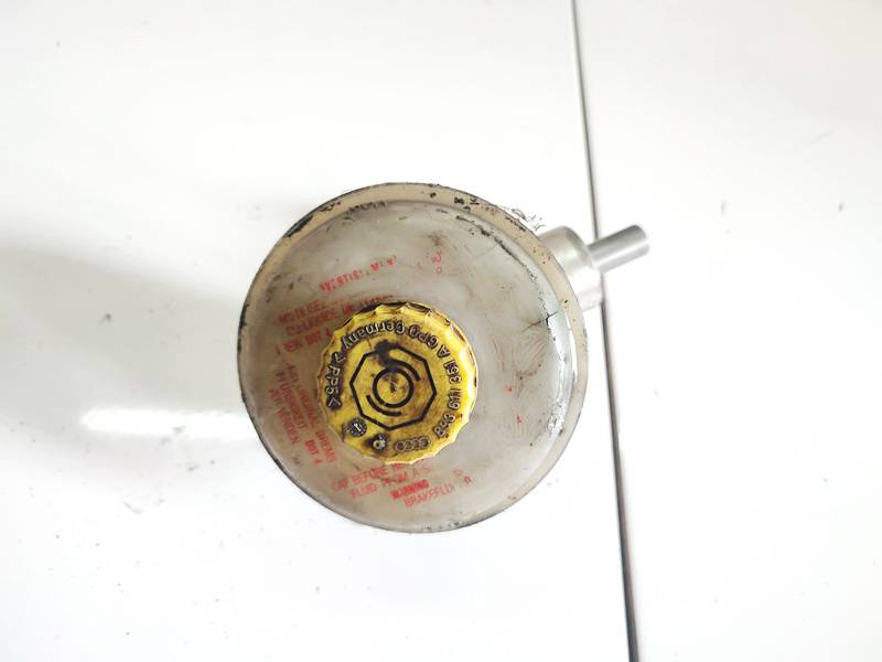 893611351A Audi 100 1993 Jarrunestesäiliö