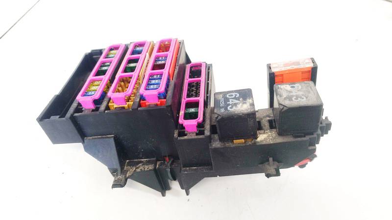 8T8971845 Audi A4 2016 Skrzynka bezpieczników