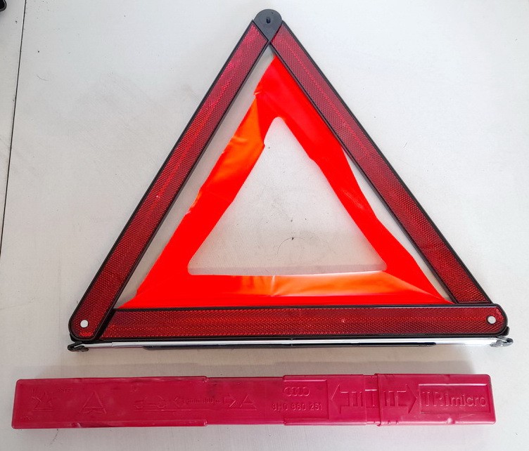 8H0860251 Audi A4 2006 Warning Triangle Integrated into Trunk