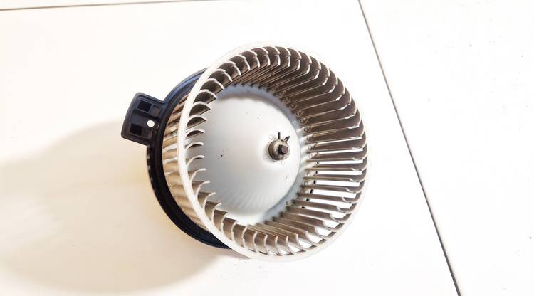 8940000 Mazda 2 2006 Salona ventilators