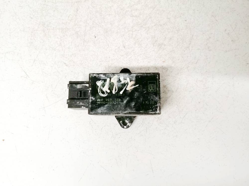 7L0959772D Volkswagen Golf 2003 Relay module