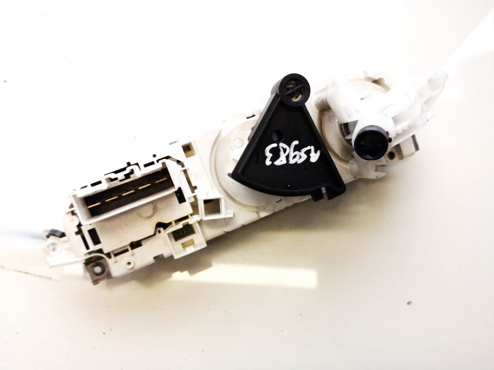 3M5T19980AD Ford Focus 2006 Climate Control Panel (heater control switches) - Thumbnail 2