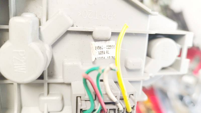 8156002300 Toyota Corolla 2004 Tailight Bulb Holder (Lamp Carrier) - Thumbnail 3