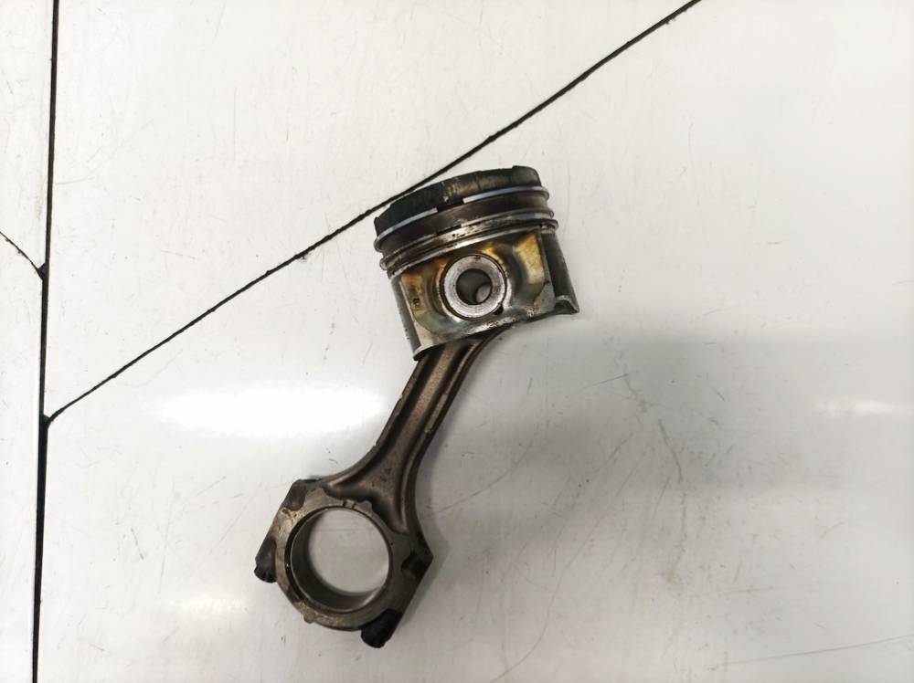 Toyota Avensis 2011 Stumoklis su svaistikliu