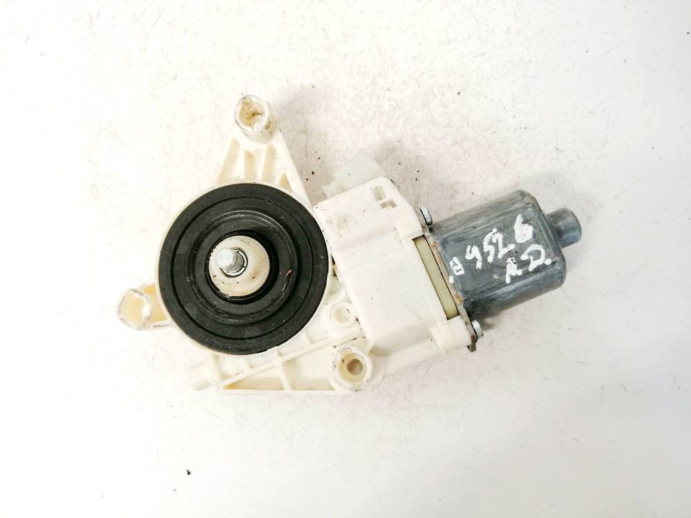 A2048200242 Mercedes-Benz C-CLASS 2013 Window Motor - FRONT RIGHT